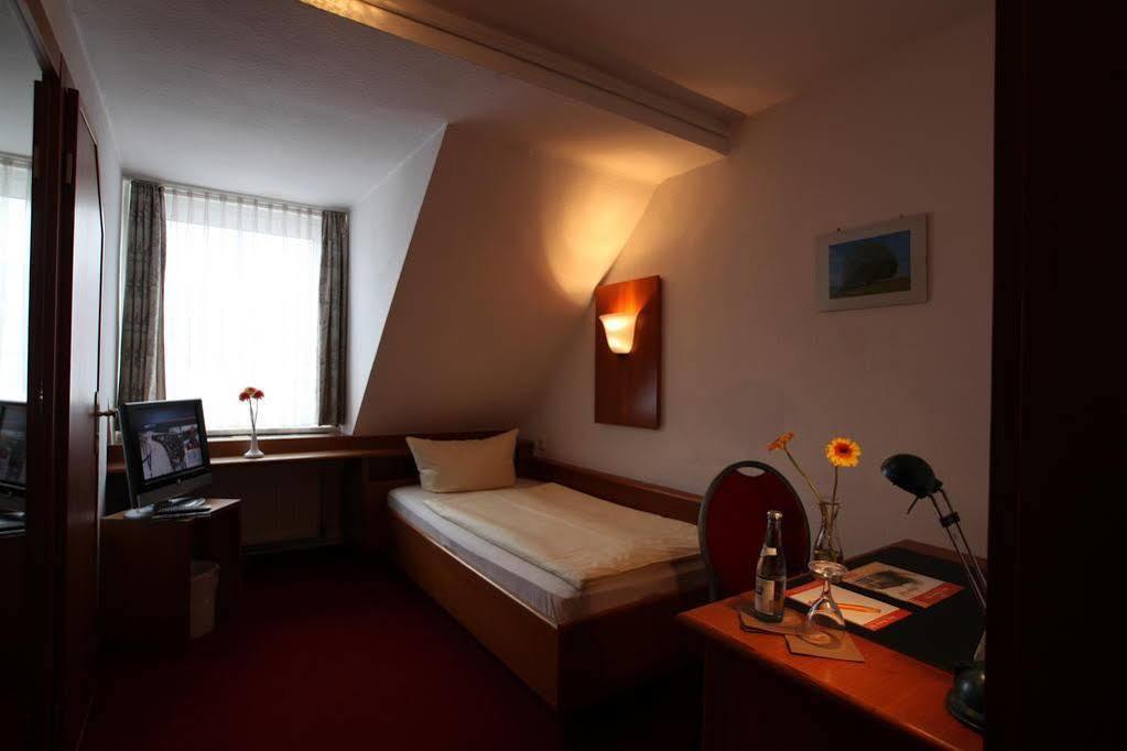 Hotel Garni Harzer Hof Osterode am Harz Buitenkant foto